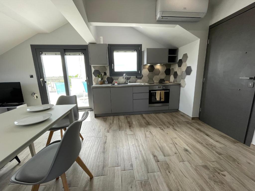 Kuchyň nebo kuchyňský kout v ubytování Breathtaking View design apartment
