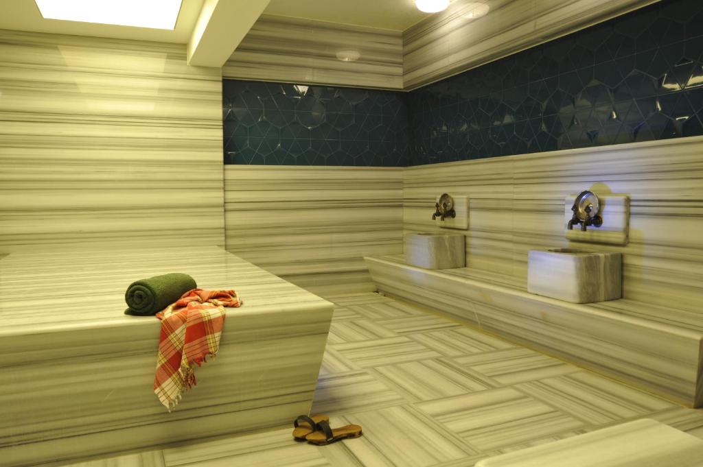 A bathroom at Baia Bursa Hotel