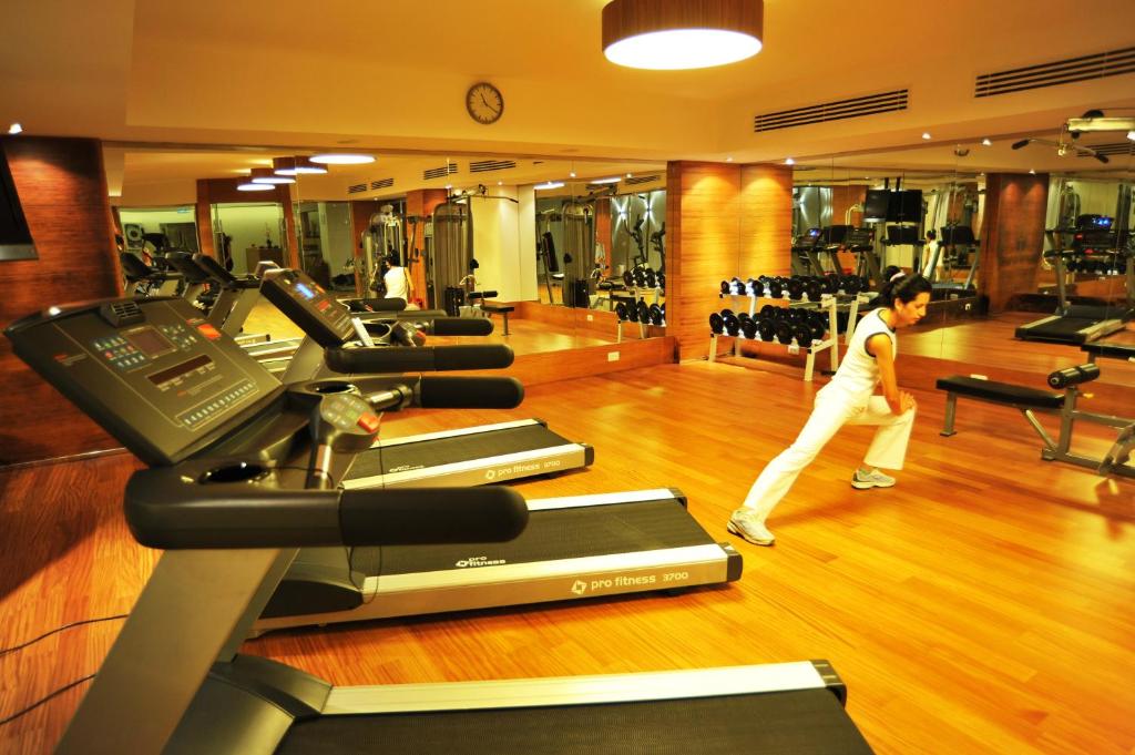 The fitness centre and/or fitness facilities at Baia Bursa Hotel