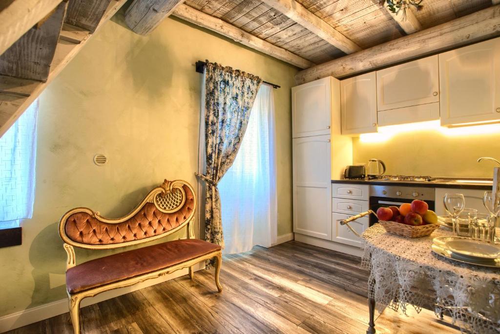 Kuchyň nebo kuchyňský kout v ubytování Casa Sale con AC e wifi in borgo ligure