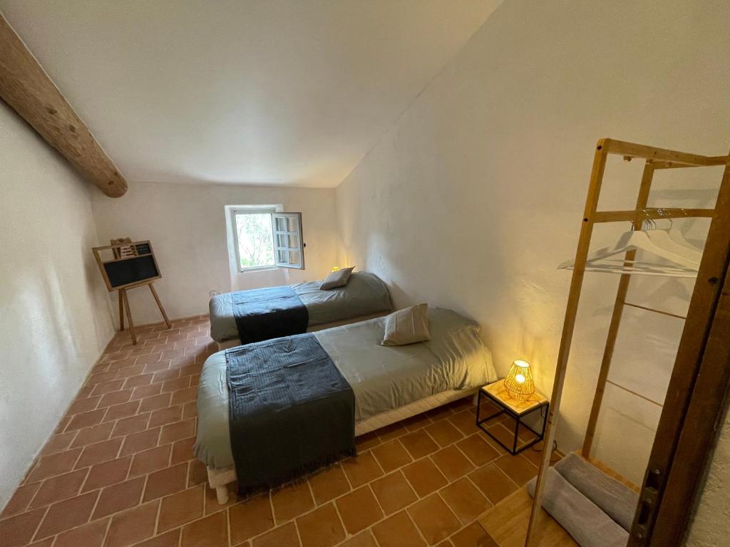 Una cama o camas en una habitaci&oacute;n de La Bastide