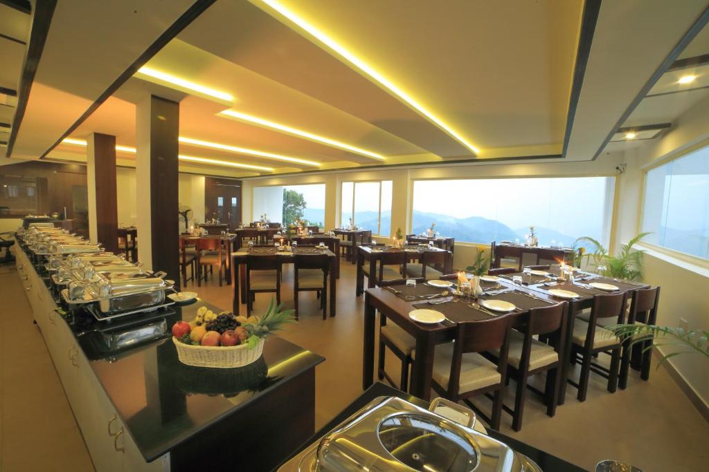 Restaurace v ubytování Munnar Tea Hills Resort - MTHR