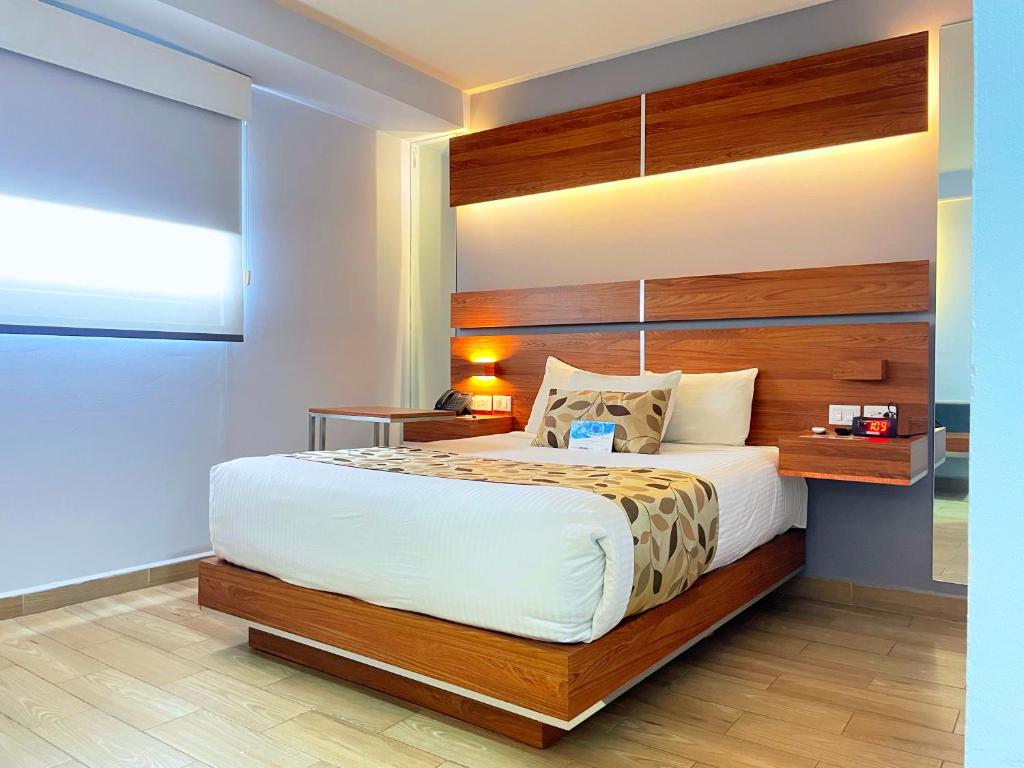 Sleep Inn Mexicali - Queen Room With City View - Non Smoking