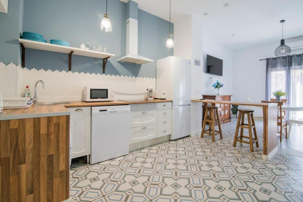 Cozy Flat in City Center Feel the Vibe SelfCheckIn - Two-Bedroom Apartment