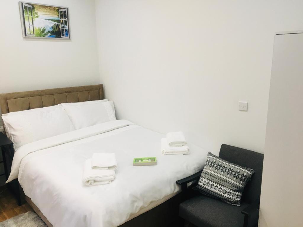 Grand Bleu - London - Next to Piccadilly Line Tube Station & Brand New Facilities