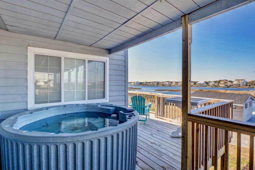 Gallery image of 704 Tradewinds Drive in North Topsail Beach