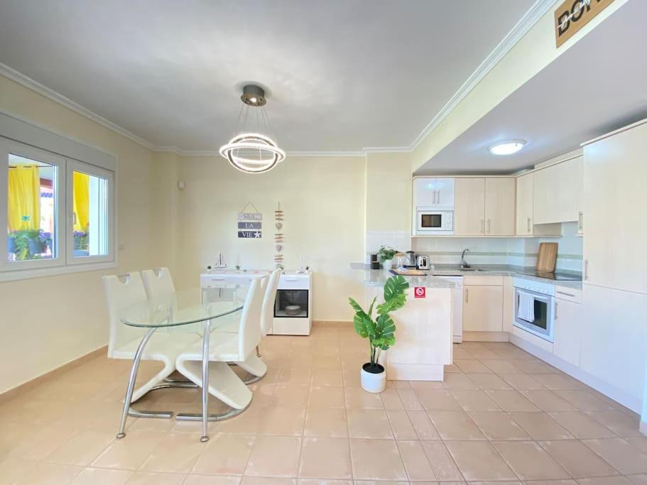 Kuchyň nebo kuchyňský kout v ubytování Casa Bongers Altaona Golf