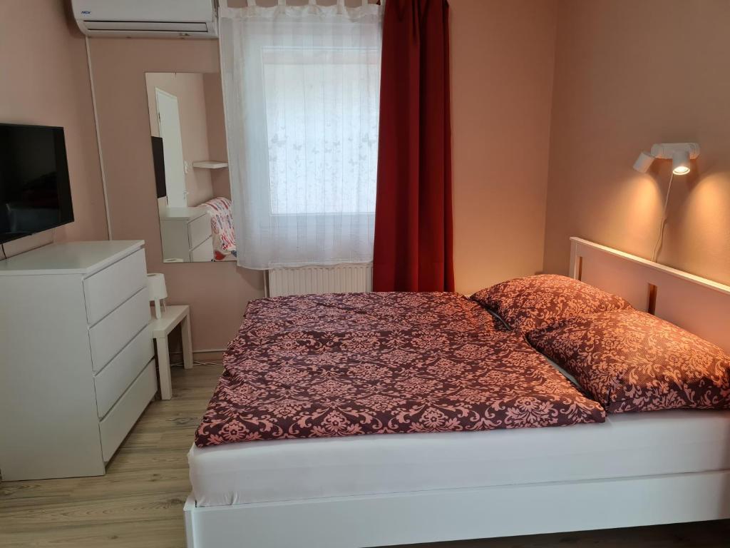 Postel nebo postele na pokoji v ubytování Crystal és Susanne Panzió