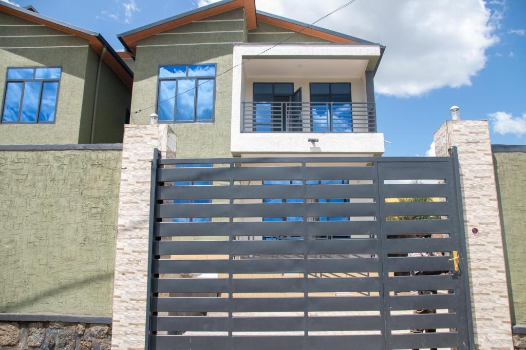 Apartment 4 Bedroom Mansion in Musanze With Volcano View, Cyuve, Rwanda