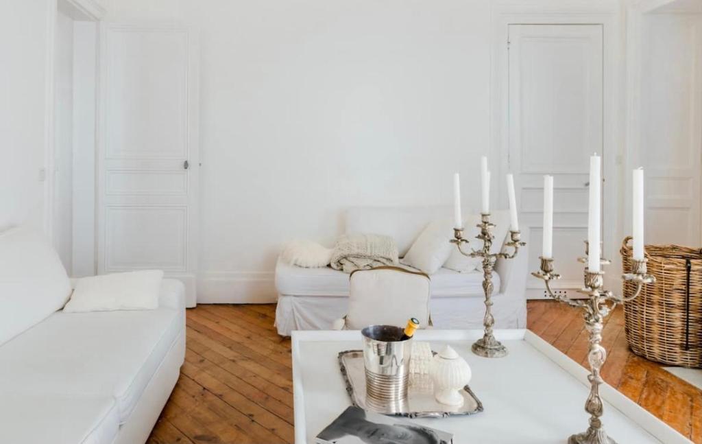 Posedenie v ubytovaní Magnifique appartement avec cheminée sur la plage