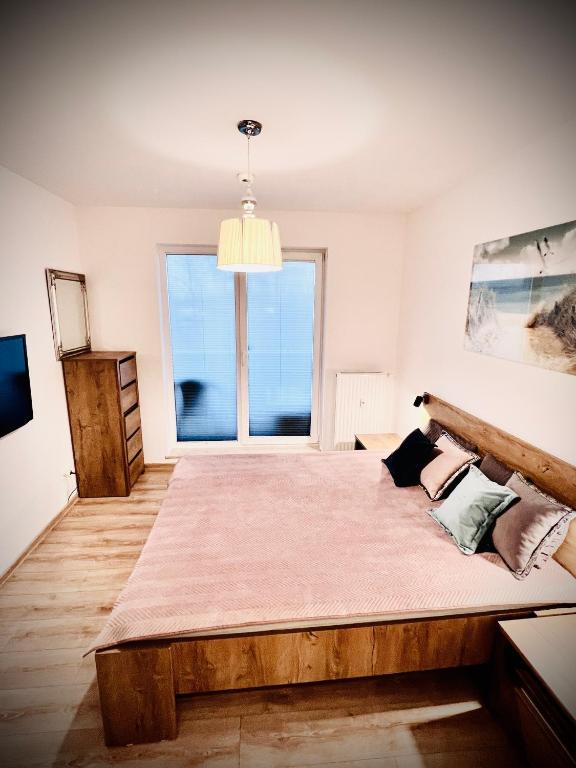 Posteľ alebo postele v izbe v ubytovaní Apartament „Nova Polana” Kołobrzeg Polanki Park