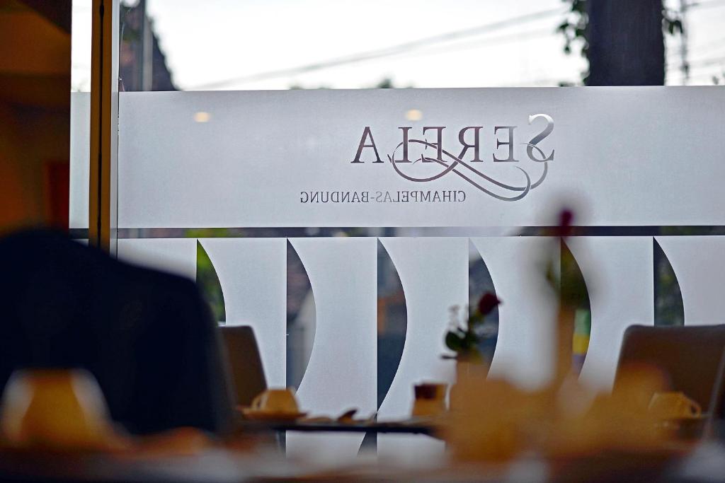 Certifikát, hodnocení, plakát nebo jiný dokument vystavený v ubytování Serela Cihampelas by KAGUM Hotels