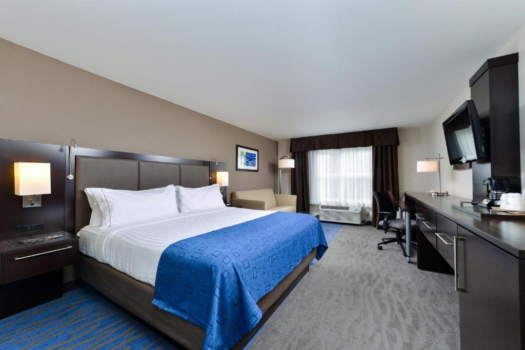 Holiday Inn Express Hotel & Suites St. Louis West-O'Fallon by IHG - Suite King