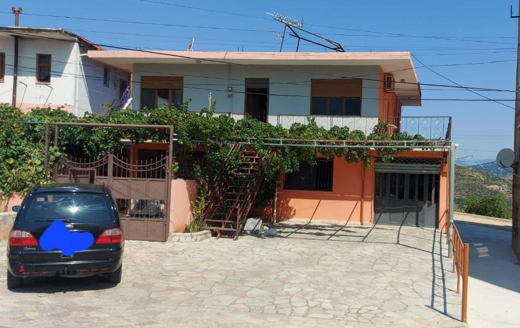a car parked in front of a house at Guesthouse Lula 2 in Tepelenë