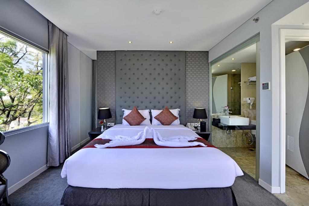 Postel nebo postele na pokoji v ubytování Serela Cihampelas by KAGUM Hotels
