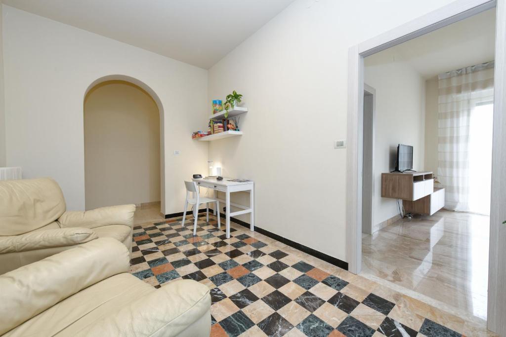 a living room with a couch and a checkered floor at ll Gelsomino di Bazzani CIR 017201-CNI-00029 in Villanuova sul clisi