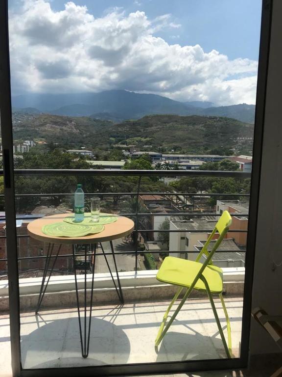Vista generica sulle montagne o vista sulle montagne dall'interno dell'appartamento