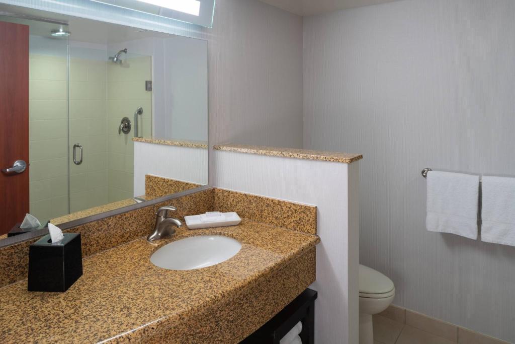 Courtyard by Marriott Miami Airport - 