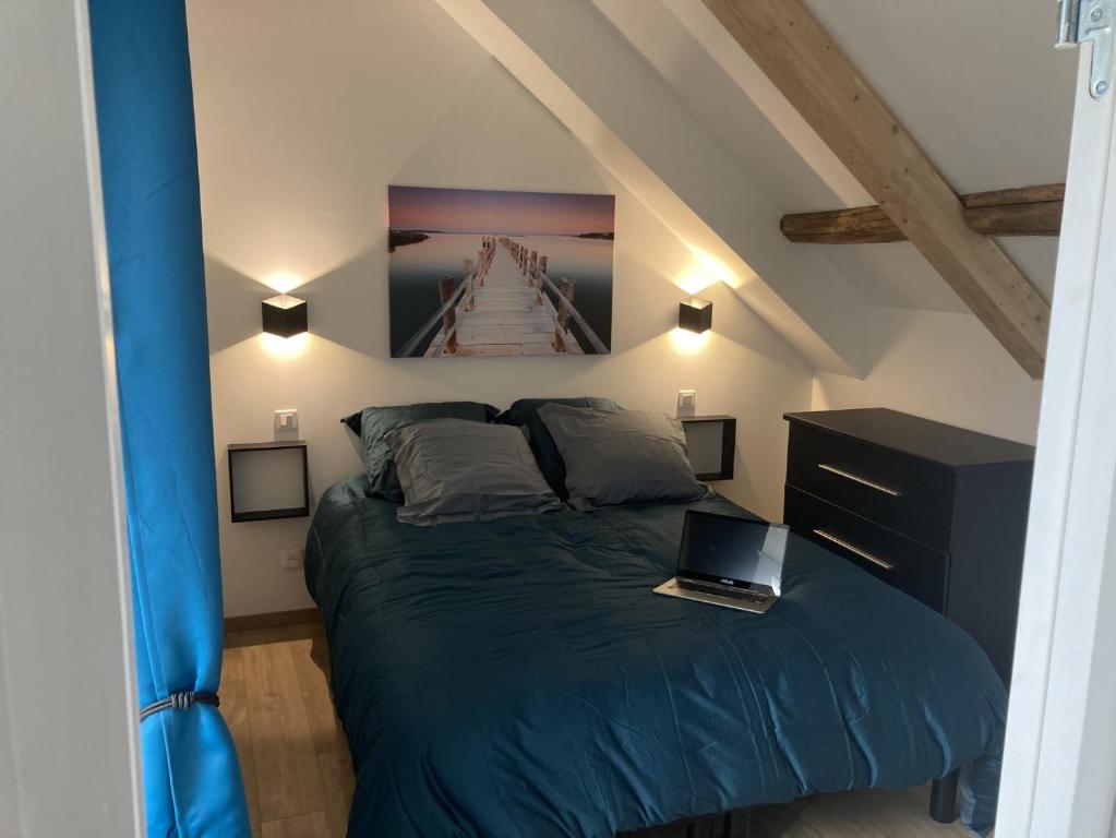 Posteľ alebo postele v izbe v ubytovaní Kentañ - Maison insolite intra-muros à Guérande
