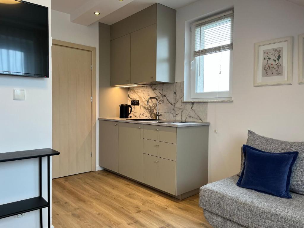 WILLA MAGNOLIA - Apartamenty i Pokoje SPRZĘT DO POŁAWIANIA BURSZTYNU -wodery, podbieraki, latarki UV - POKÓJ ZABAW- ROWERY - KAWA Z EKSPRESU - 2