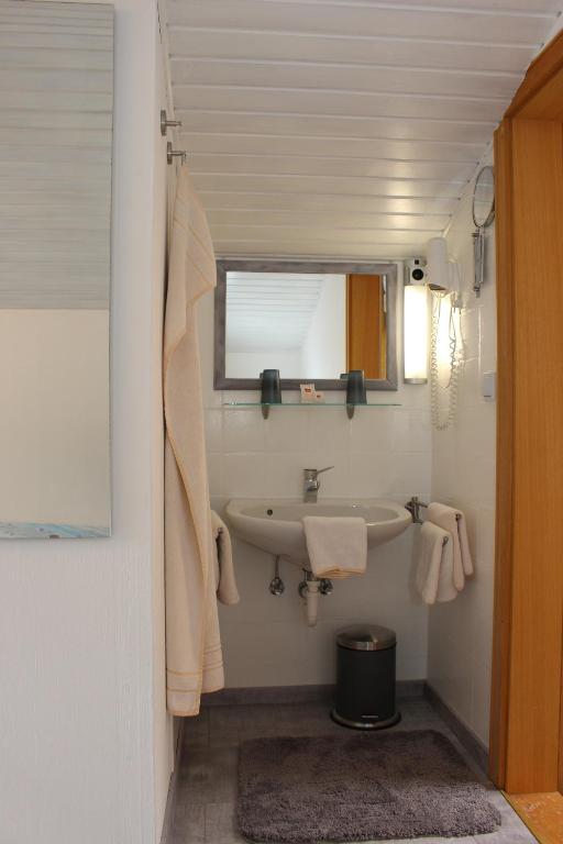 Gästehaus Stöckl - Chambre 6 - Chambre Double Avec Douche/WC Communs