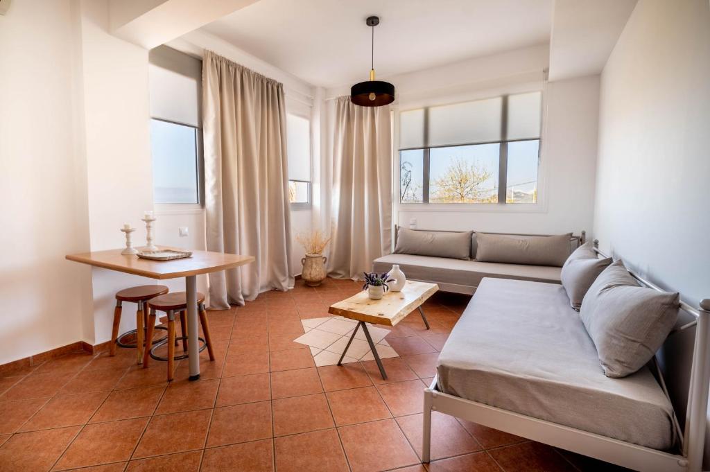Posezení v ubytování Christoforos Apartments