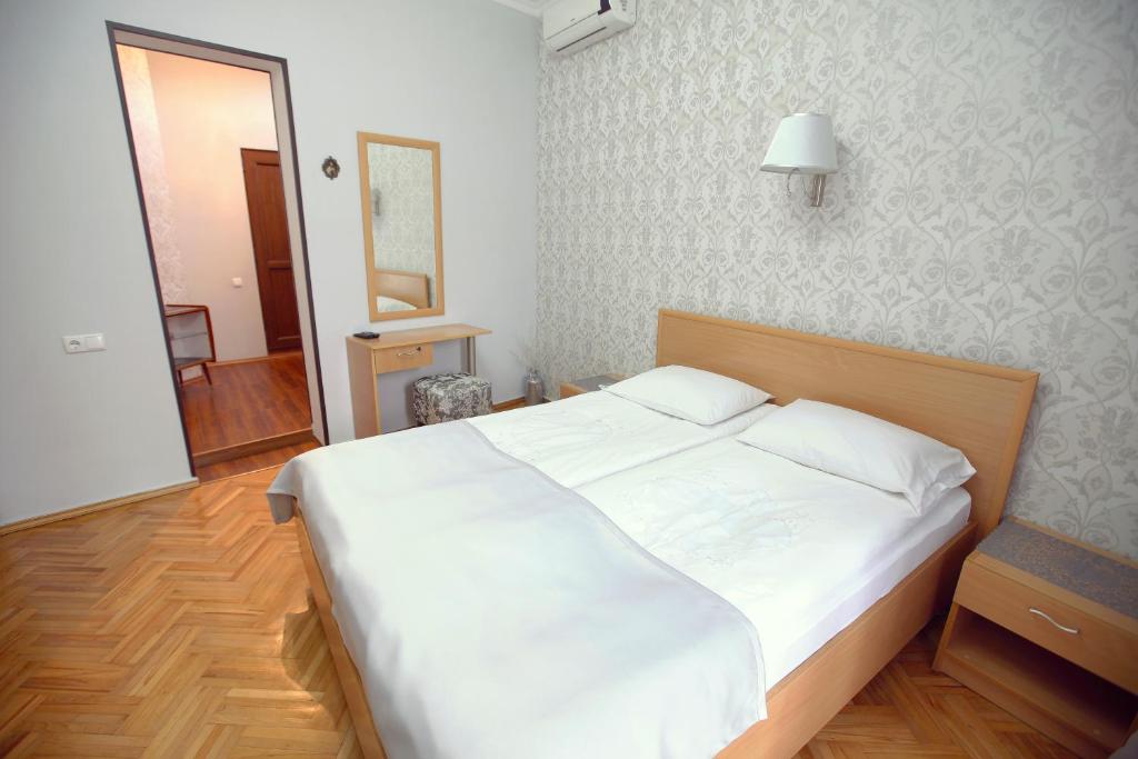 Postel nebo postele na pokoji v ubytování Silver Hotel