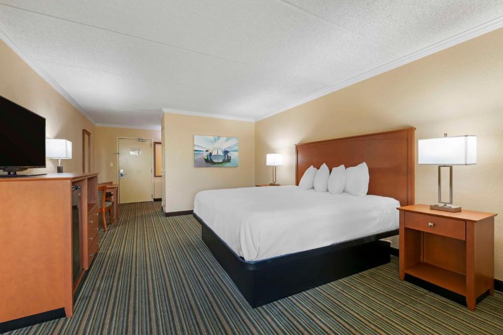 Best Western International Speedway Hotel - Chambre Royale Avec Balcon - Non-fumeur