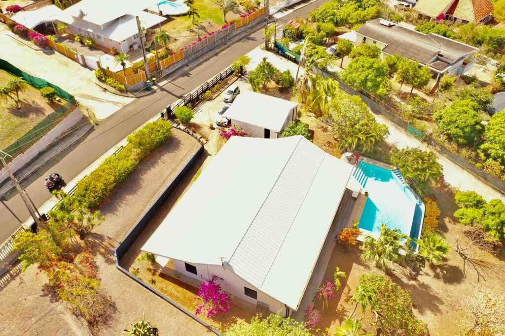 an overhead view of a white building and a street at YOU WELCOME VILLA in Case-Pilote