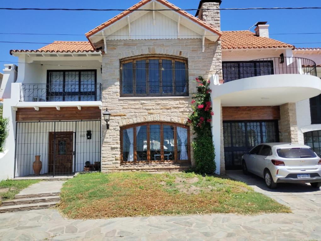 casa vista al rio
