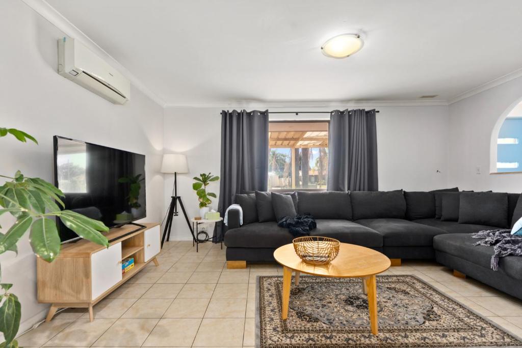 Embrace the Ultimate Retreat Tranquil Oasis in Gosnells, Perth (updated