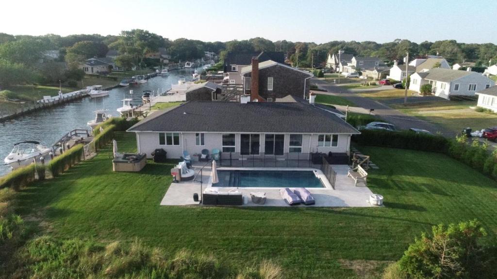 Shinnecock Bay Beauty, East Quogue (updated prices 2024)