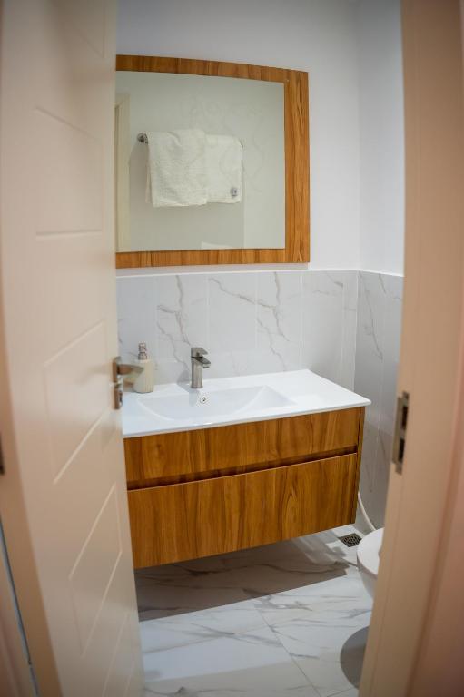 Tourist Inn Grand - 10