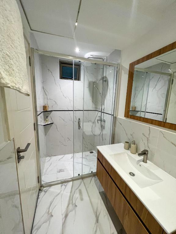 Tourist Inn Grand - 9