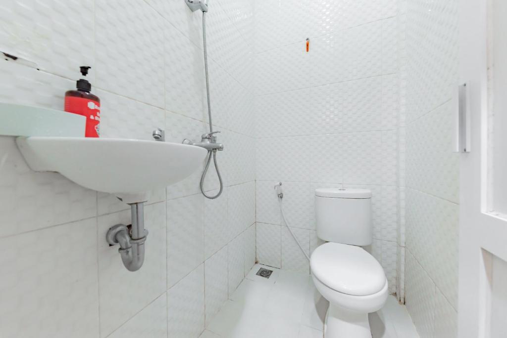 RedDoorz Syariah near DPRD Kabupaten Subang - Habitación Gemela
