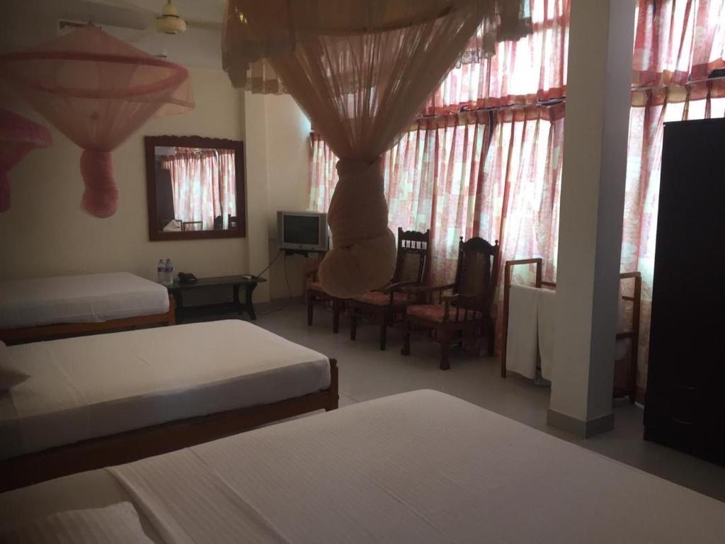 Postel nebo postele na pokoji v ubytování Hotel Shalini