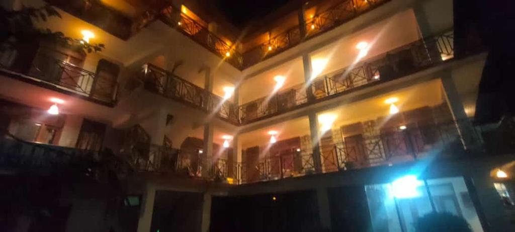GIRIRAJ GUEST HOUSE - отзывы и видео