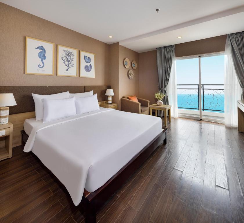 Postel nebo postele na pokoji v ubytování DB Hotel Nha Trang