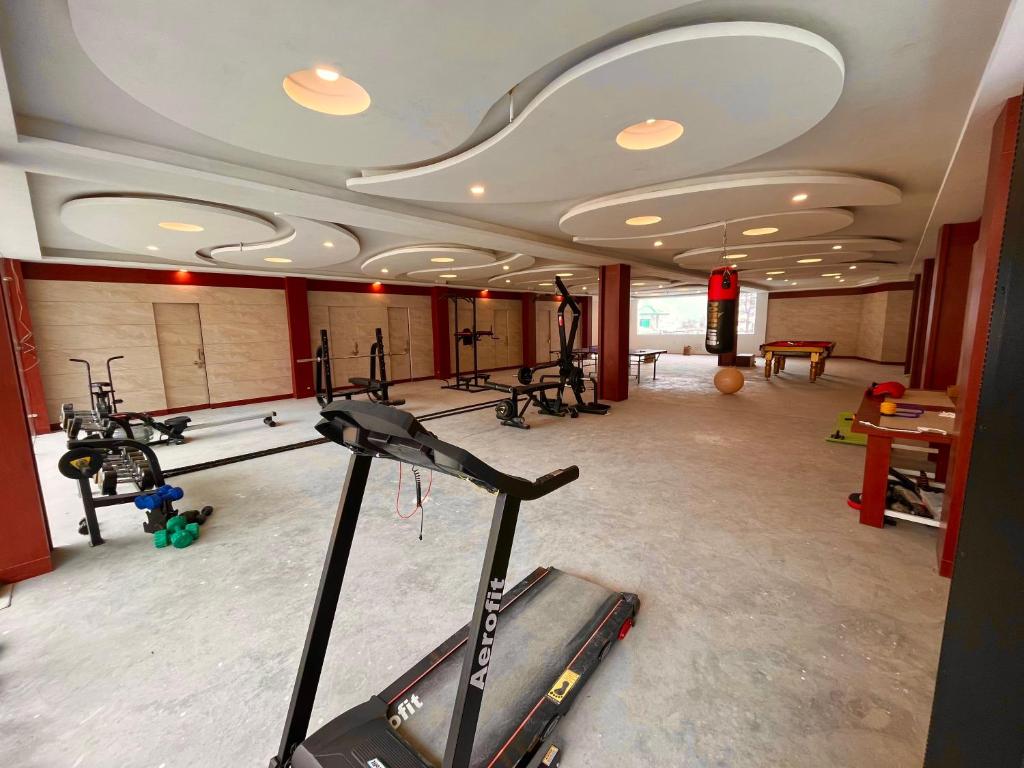 Fitness centrum a/nebo fitness zařízení v ubytování Winterline Resort Near Mall Road Manali - Centrally Heated & Air Cooled