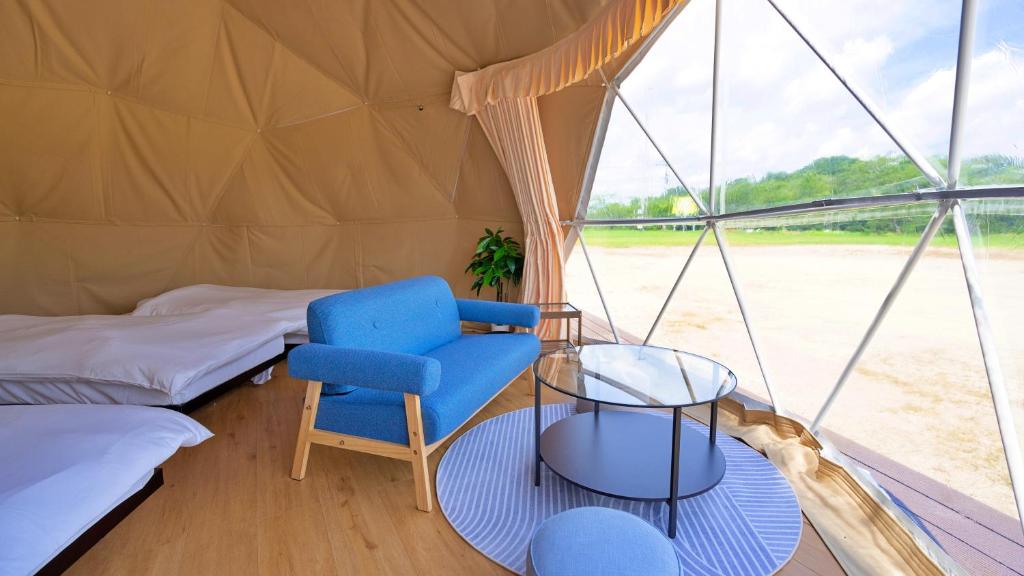 Posezení v ubytování glampark Serakoyu Land
