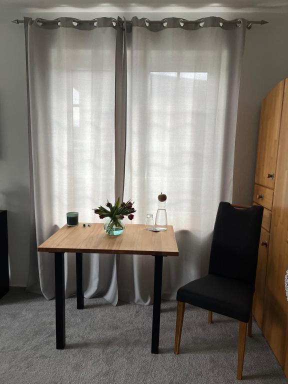 Posezení v ubytování Alternative zum Hotel Zimmer im Einfamilienhaus-eigenes Badezimmer im Flur