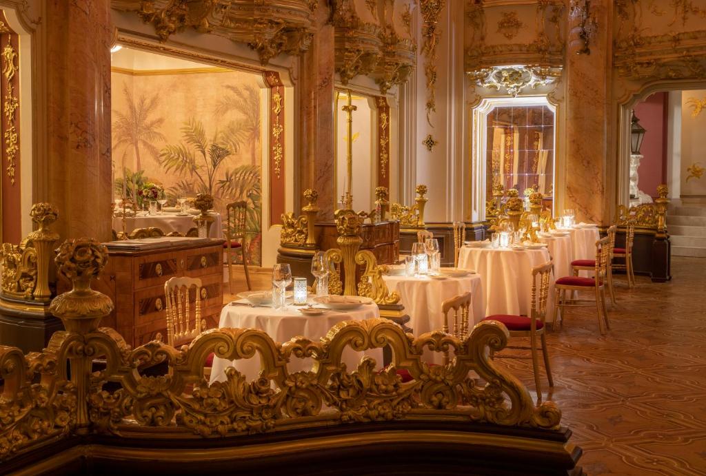 Grand Hotel Bohemia dining and lobby