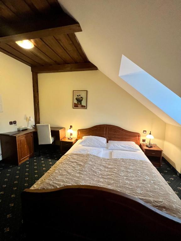Postel nebo postele na pokoji v ubytování Hotel Strk