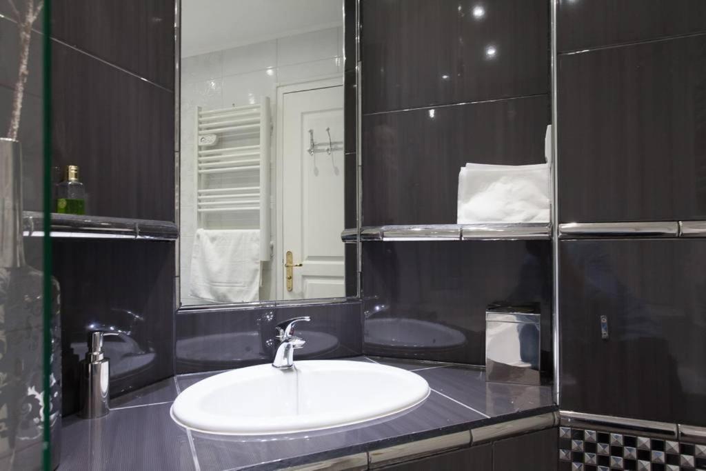 Um banheiro em Cannes Meynadier: Superbe appartement trois pi&egrave;ces