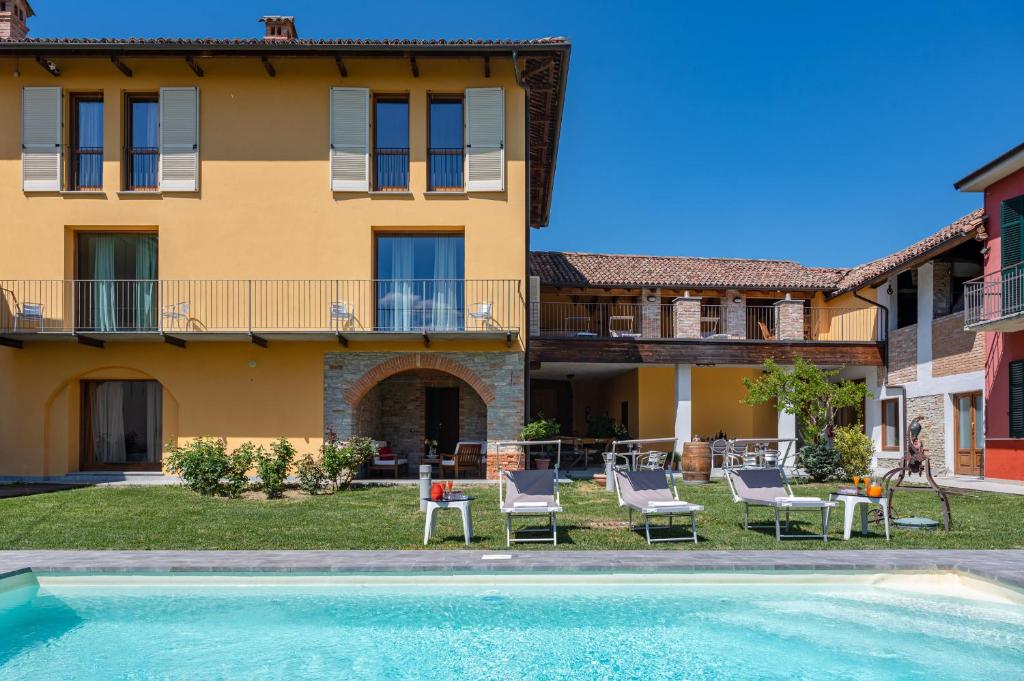 a villa with a swimming pool and a house at Villa La Martina in Canelli