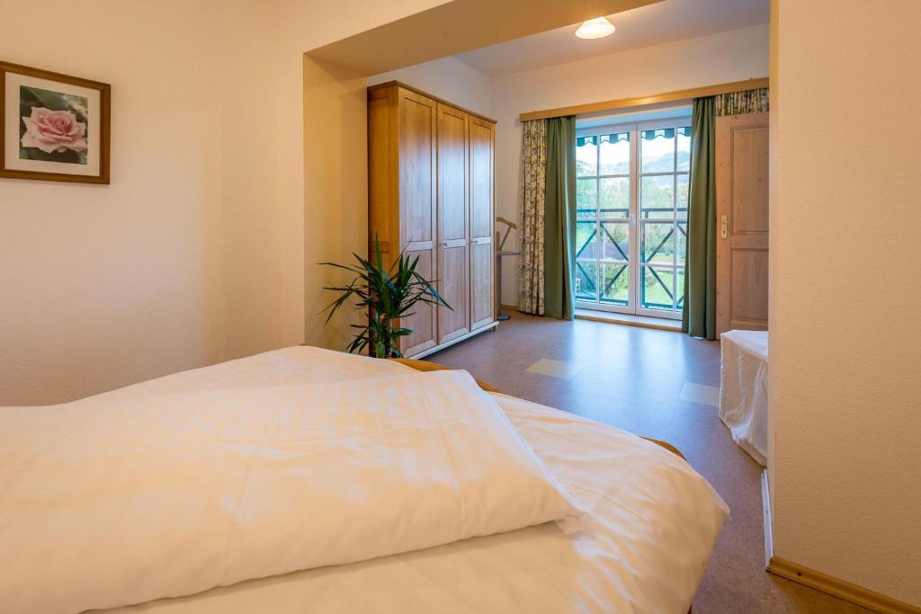 Ferienwohnungen Hotel Garni Dörflerwirt - Apartamento Con Vista Al Jardín