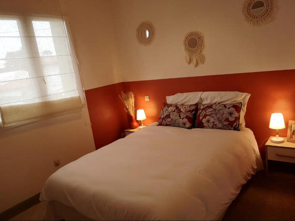 Katil atau katil-katil dalam bilik di Joli duplex ensoleillé