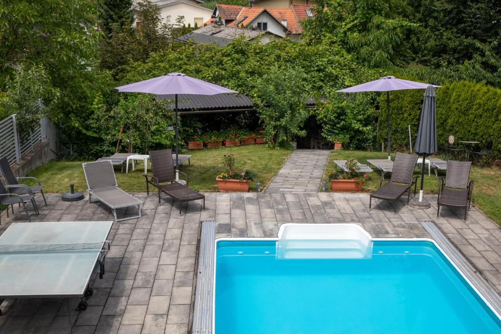 Bazén v ubytování enJoy Appartements nebo v jeho okolí