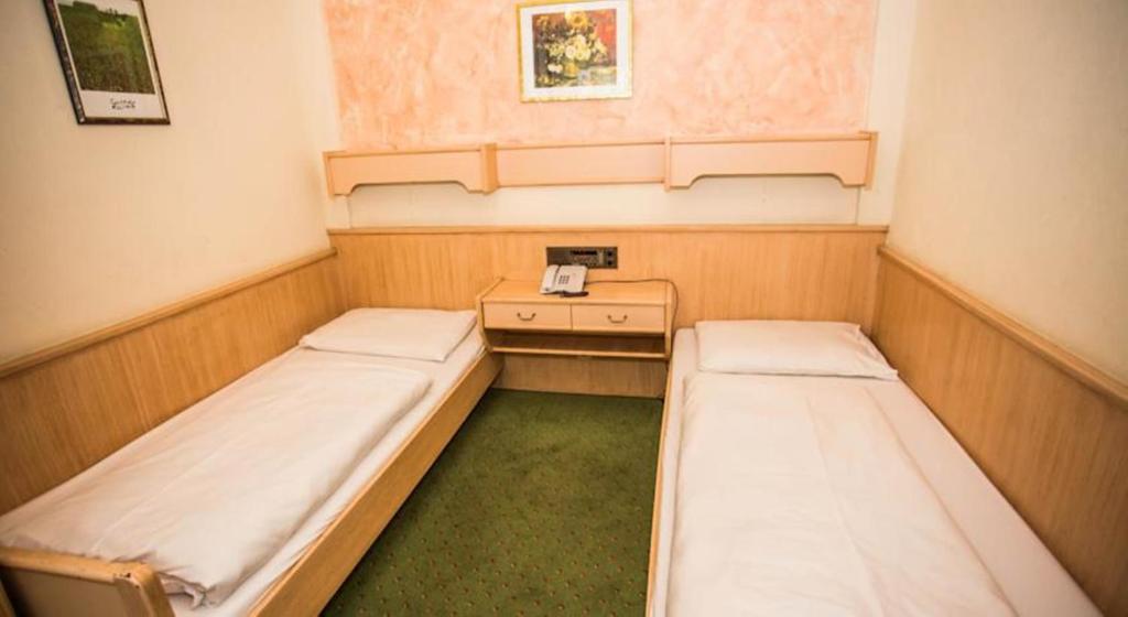 Postel nebo postele na pokoji v ubytování Hotel Hadrigan
