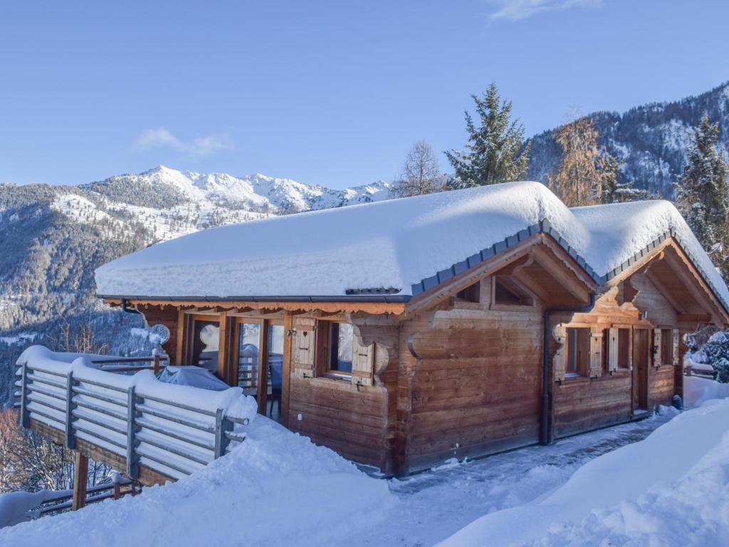 a log cabin with snow on the roof at Chalet le Cerf in La Tzoumaz